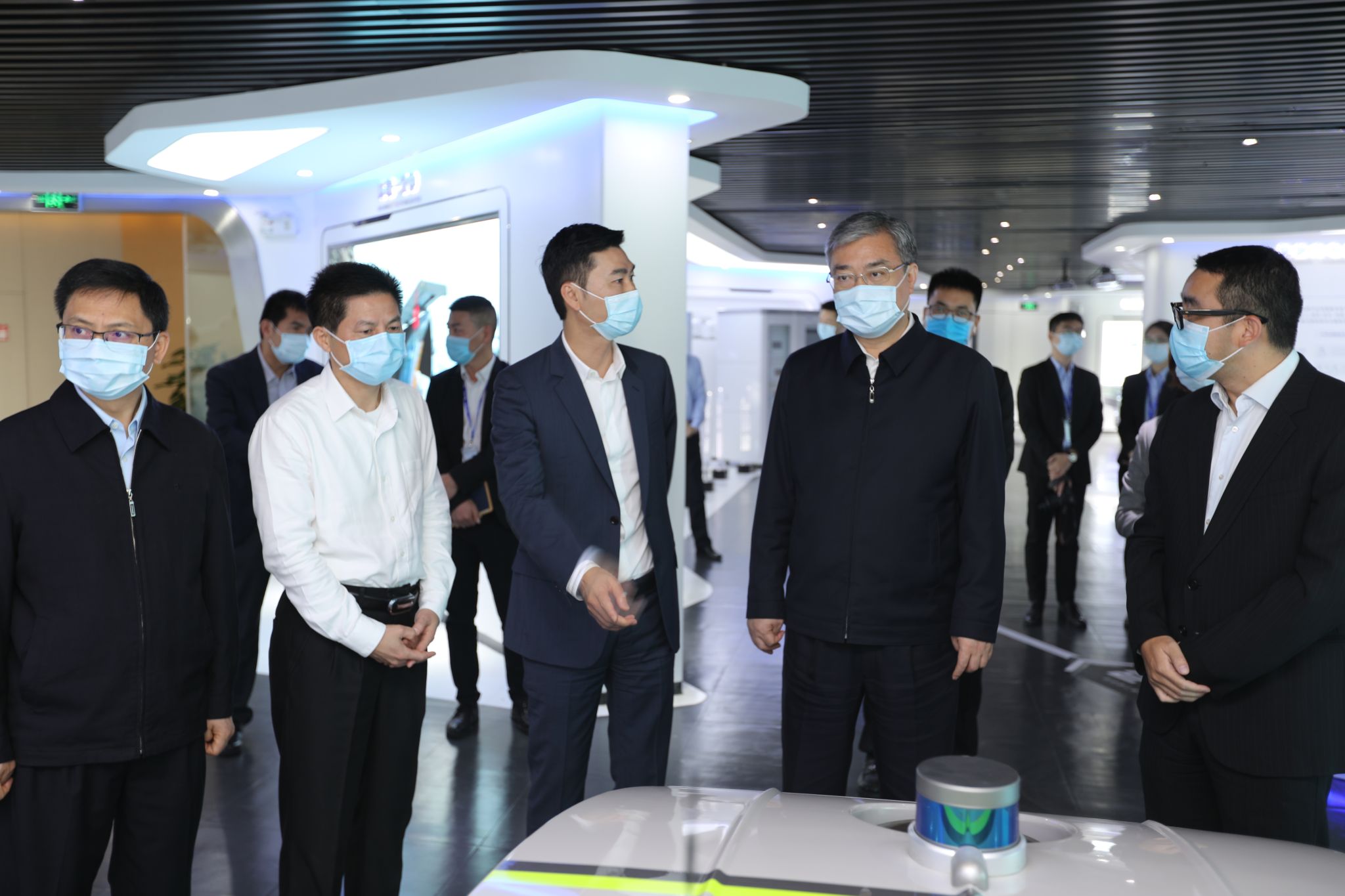拉萨市委书记鲁毅调研bet8环境，激励企业再接再严创新高