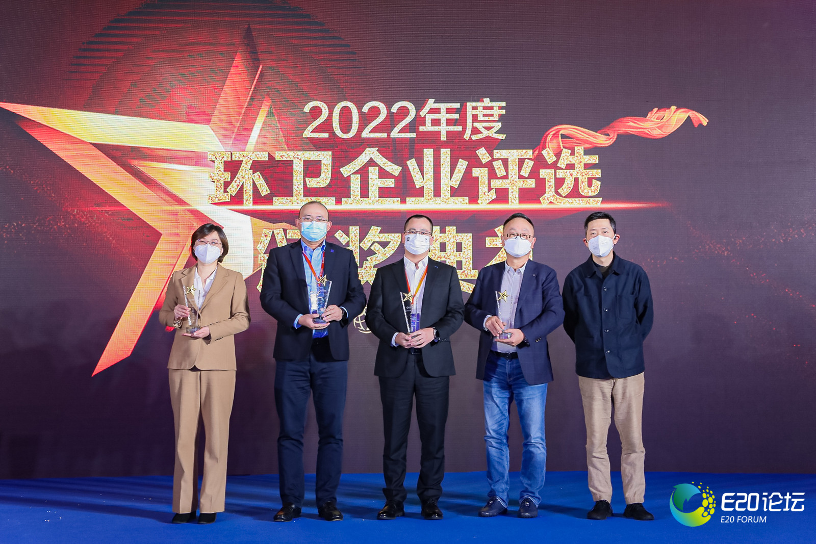 长风吹动绿色旗舰 | bet8环境荣获“2022年度中国环卫十大影响力企业”